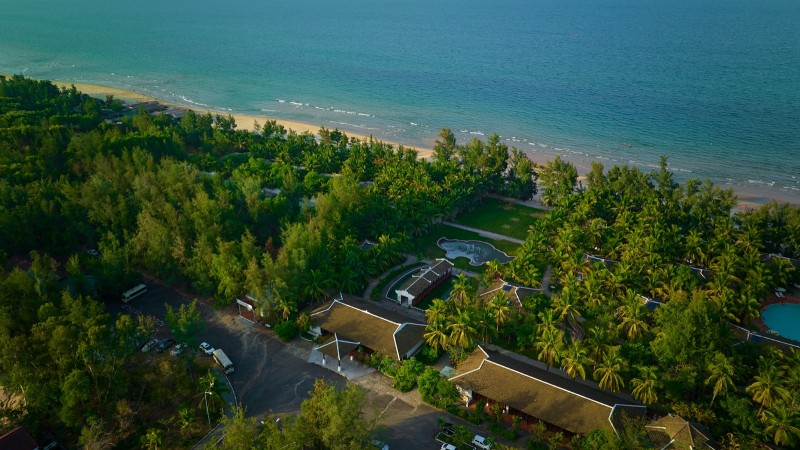 Xe từ sân bay Phú Bài Huế đi Lăng Cô Beach Resort giá rẻ