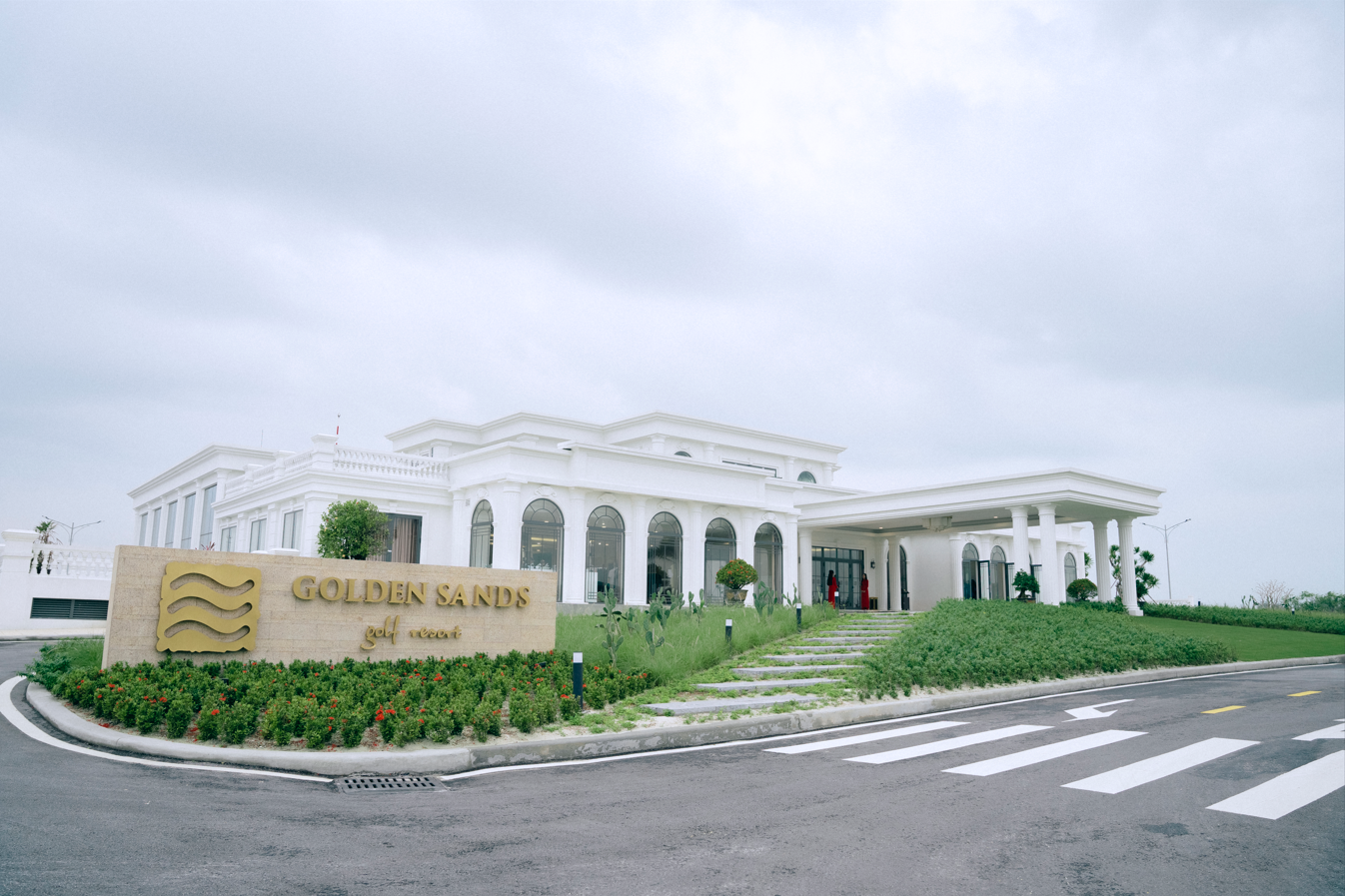 Thuê xe từ Huế đi Golden Sands Golf Resort Vinh Thanh